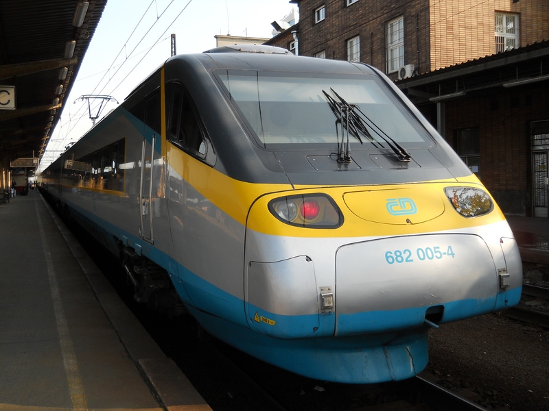 682 005-4